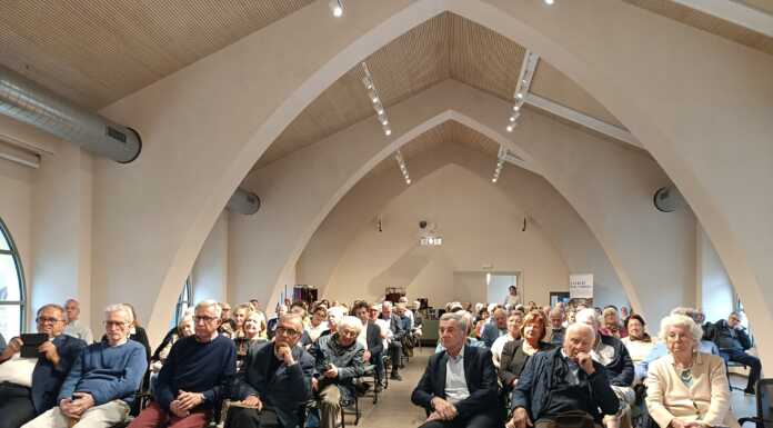 “Il velluto nel cuore”, Officina Badoni gremita per la storia dei Redaelli Lecco serata velluto