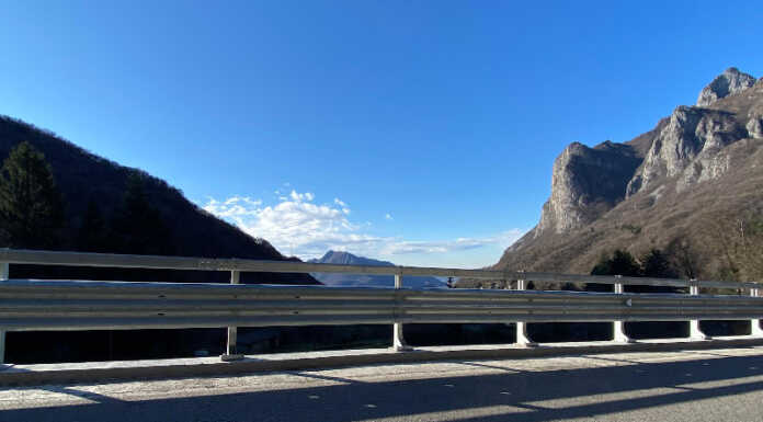 Posizionati i nuovi guardrail sulla Vecchia Lecco Ballabio