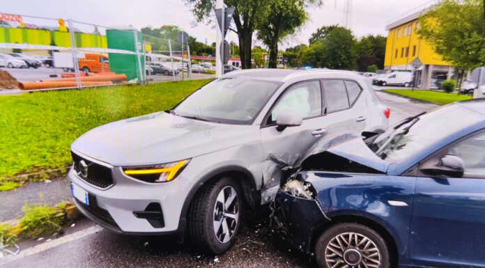 Merate. Incidente tra due auto in via Bergamo Merate incidente