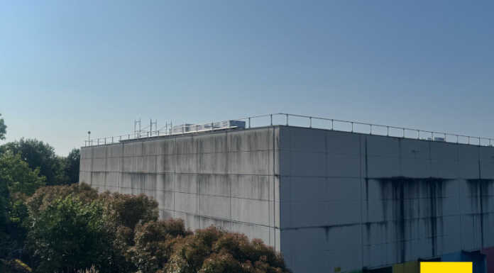 Merate, lavori in corso al tetto della palestra delle scuole