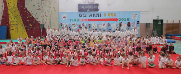“Gli anni d’oro”: che spettacolo il saggio di fine anno della Polisportiva Aurora Olgiate