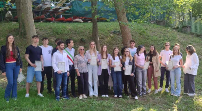 Riconoscimenti al merito scolastico: premiati 30 studenti a Rogeno Rogeno borse di studio