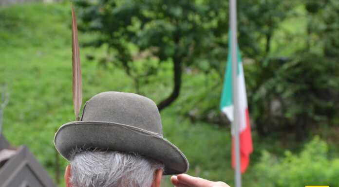 Per il 95° anniversario, gli Alpini di Calolzio chiedono ai commercianti di addobbare le vetrine