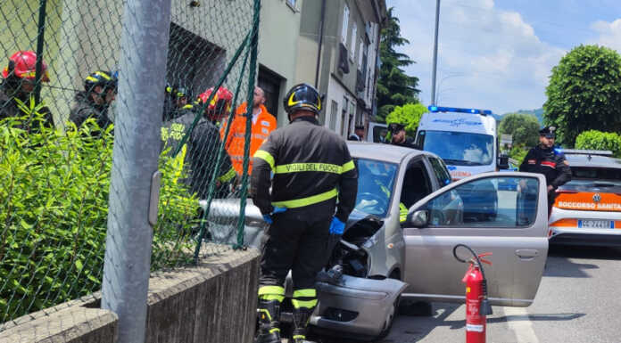 Calco. Auto finisce contro un muro: paura per due donne calco incidente