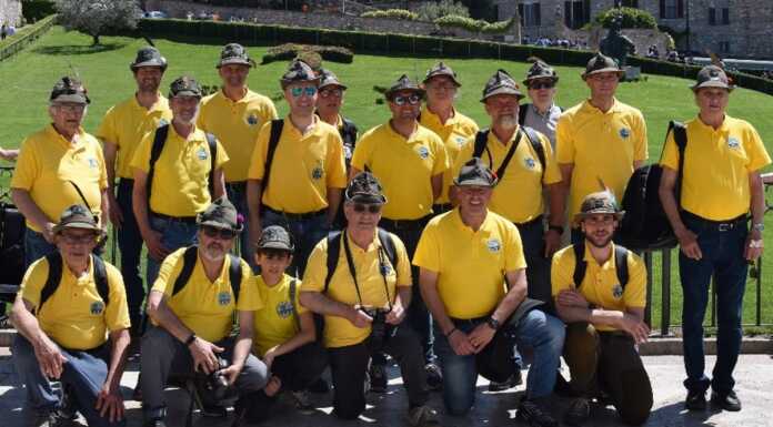 Il Coro Ana dell’Adda festeggia i 20 anni con un pellegrinaggio tra Assisi e Roma