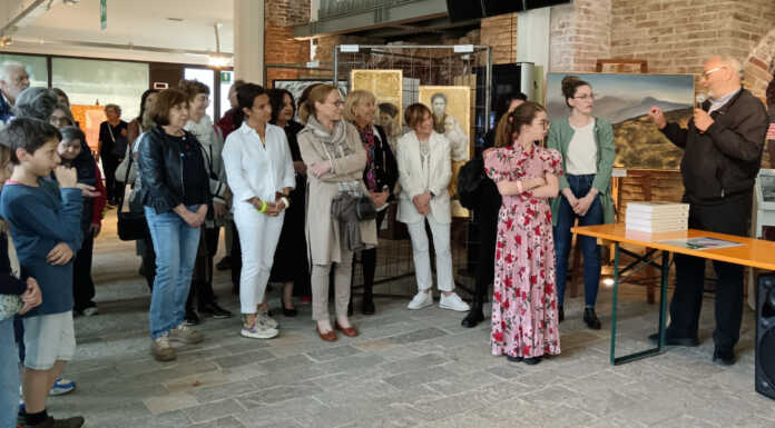 Successo per la mostra “Tra cuori e colori: le donne dipingono il mondo”