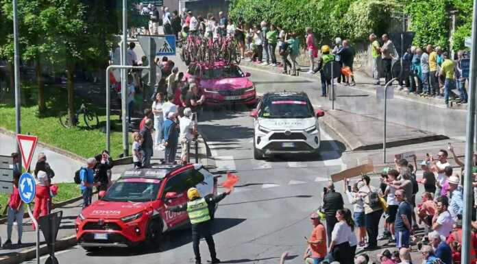 Il passaggio nel lecchese della Tappa 18 del Giro d’Italia 2025