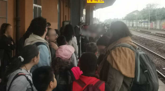 Treni. Ritardi sulla Lecco-Milano: “Altra giornata di forti disagi per i pendolari”