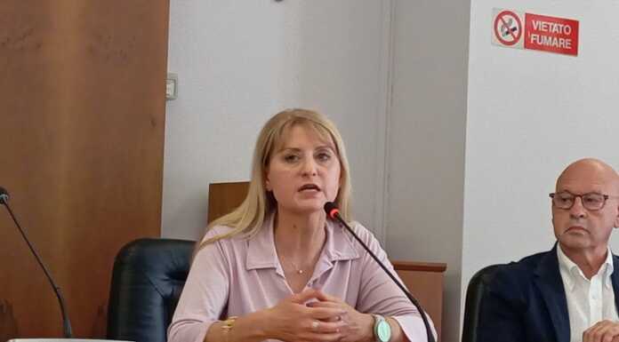 Colico Resta a Lecco: “L’Amministrazione è pro Sondrio. Il volere dei cittadini non conta”” Colico Resta a Lecco provincia conferenza