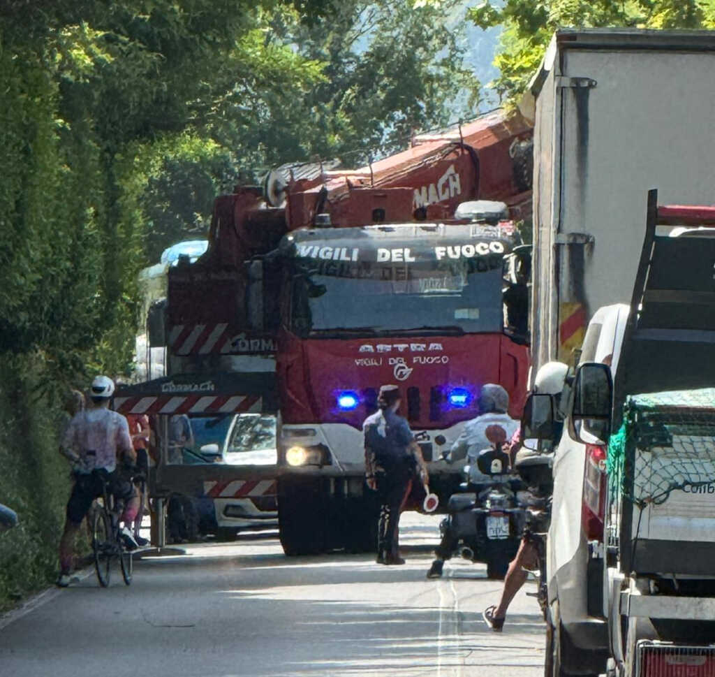 Abbadia Mandello incidente fuori strada (1)