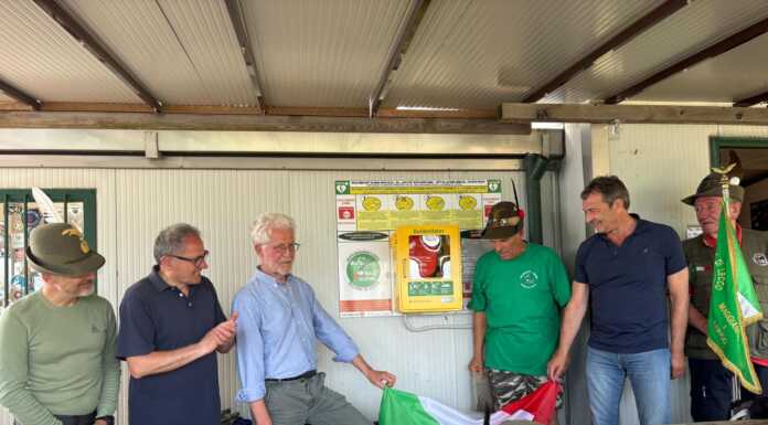 Assalto al Magnodeno: due giorni di emozioni, solidarietà e impegno alpino in vetta Assalto Magnodeno 2025 inaugurazione defibrillatore con gli Alpini di Chiuso e Maggianico