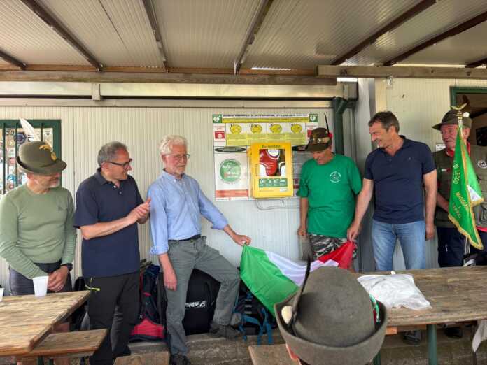 Assalto Magnodeno 2025 inaugurazione defibrillatore Assalto Magnodeno 2025 inaugurazione defibrillatore con gli Alpini di Chiuso e Maggianico