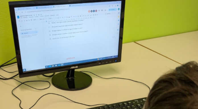 Studenti del Badoni creano un chatbot per l’uso consapevole del web