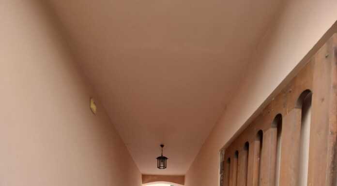 Lecco: Biblioteca Pozzoli: “Cantiere a buon punto” L'ingresso della Biblioteca comunale Pozzoli di Lecco da via Bovara