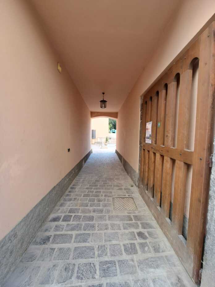 Biblioteca Pozzoli Lecco fine lavori 2025 (4) L'ingresso della Biblioteca comunale Pozzoli di Lecco da via Bovara