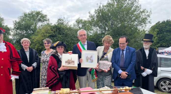 Valmadrera e Buckingham ufficializzano il gemellaggio in UK Gemellaggio Valmadrera Buckingham 2025