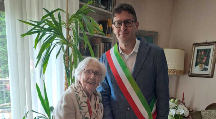 Olginate festeggia i 100 anni della storica maestra Maria Mauri