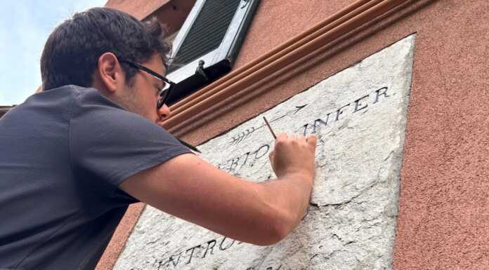 Progetto recupero pietre miliari, tornano a risplendere quelle di Laorca Pietre Miliari Laorca Paolo Colombo al lavoro