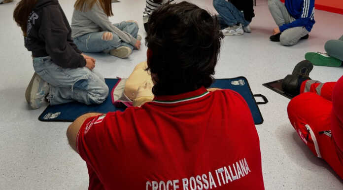 “CRI Night” a Olgiate Molgora: musica, colori e socialità per una serata dedicata ai giovani