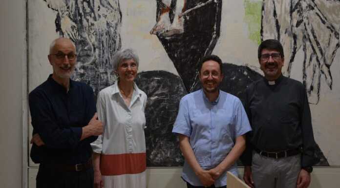 La ‘Crocifissione bianca’ nel nuovo oratorio: “Una via di salvezza”