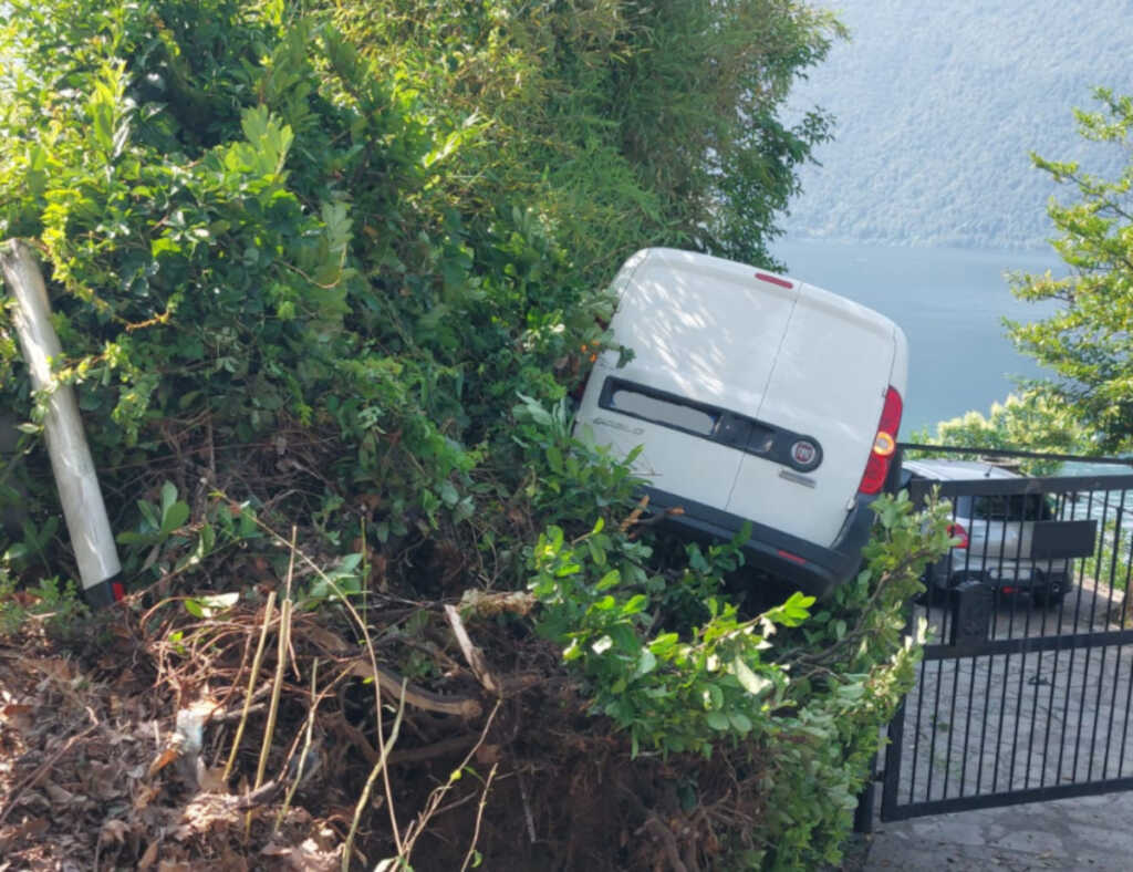 Abbadia Mandello incidente fuori strada