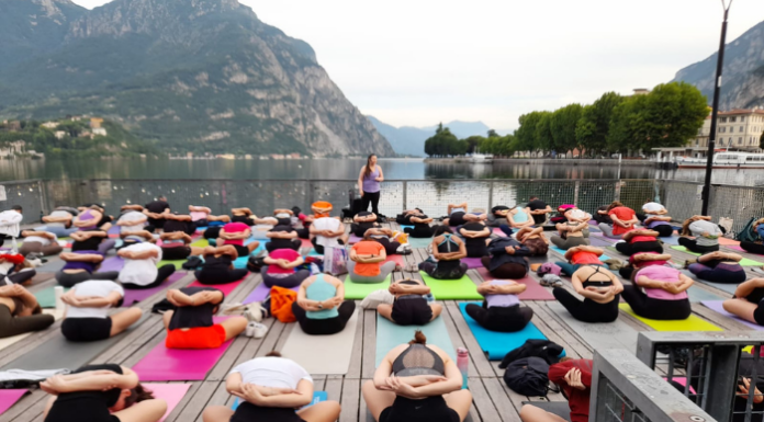 Urban Yogis: parte con successo la quinta edizione di Yoga on the Lake