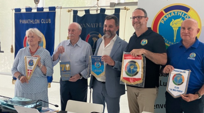 Panathlon Lecco, successo per l’edizione 2025 del “Gemellaggio Insubrico” Da sinistra Roberta Zanoni (vice presidente Como), Felice Paranelli (Varese), Andrea Mauri (Lecco), Alberto Stival (Lugano) e Sergio Lato (La Malpensa)