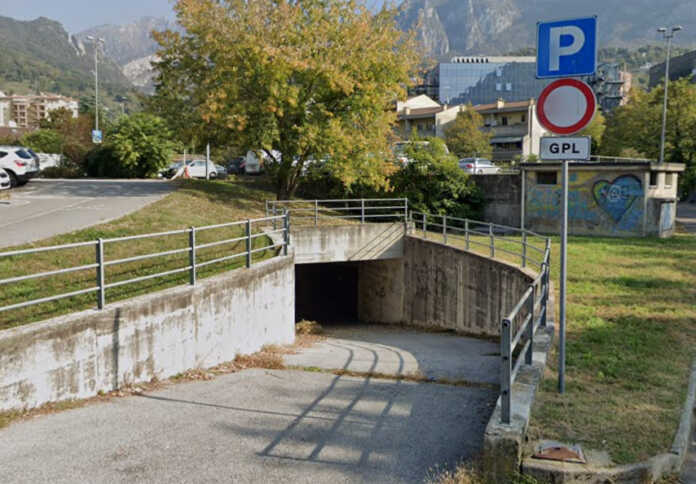 parcheggio interrato via mattei cimitero castello