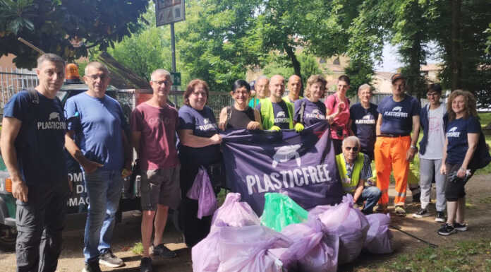Anche i lecchesi hanno partecipato alla mobilitazione di Plastic Free in Lombardia