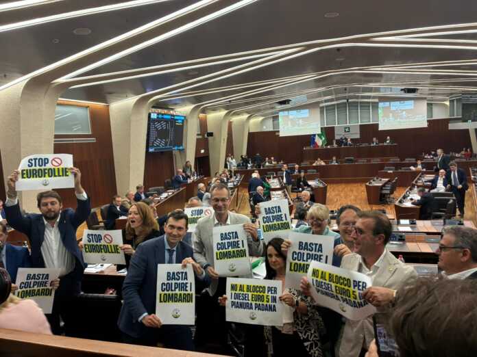 regione lega contro blocco auto diesel 2025 La protesta della Lega in Regione
