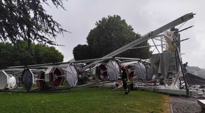 Lecco, il crollo della ruota panoramica accende la polemica: la Lega incalza Gattinoni ruota_panoramica_crollata