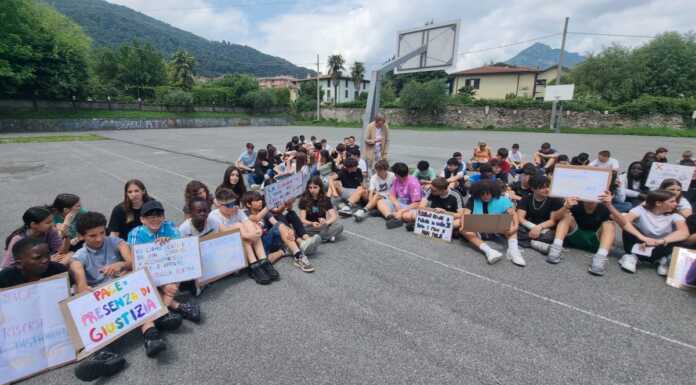 Olginate. I ragazzi delle medie salutano la fine dell’anno con un momento di riflessione