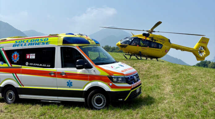 Elisoccorso a Barzio per un malore, 67enne ricoverato in gravi condizioni Un'immagine dell'intervento a Barzio