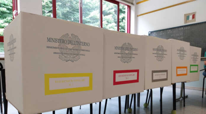 Referendum, si vota domenica e lunedì. L’affluenza alle urne Urne referendum