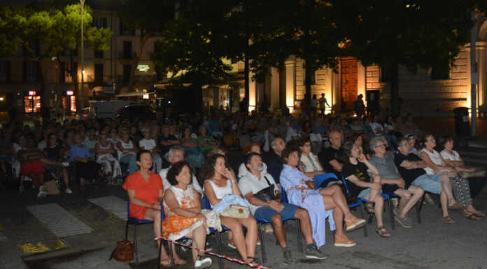Il cineforum in piazza Garibaldi riparte da “Diamanti”