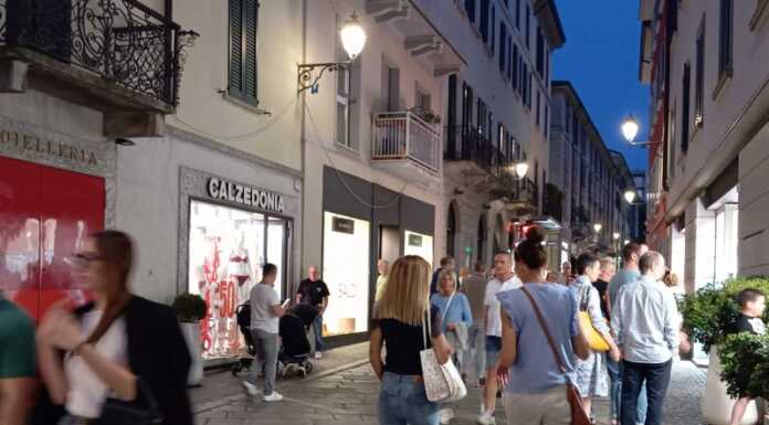 Lecco, giovedì il terzo appuntamento con Shopping di Sera Shopping di sera Confcommercio Lecco saldi