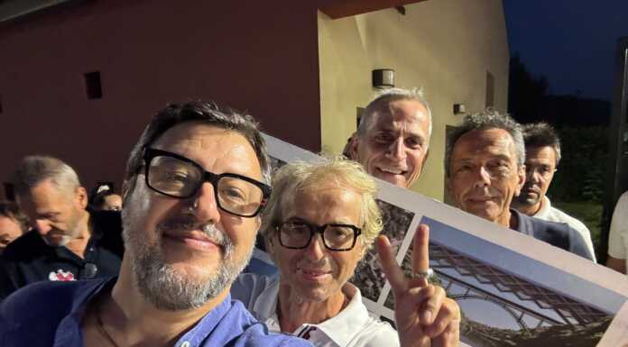 Salvini a Imbersago, presentata proposta alternativa per il nuovo ponte San Michele Imbersago Salvini alle spalle l'ingegner De Cani, l'ex sindaco di Merate Panzeri e Paolo Centemero (ex capogruppo di maggioranza)