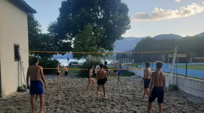 Dervio riaccende la passione per il beach volley con un nuovo campo vista lago Dervio, campo da beach volley