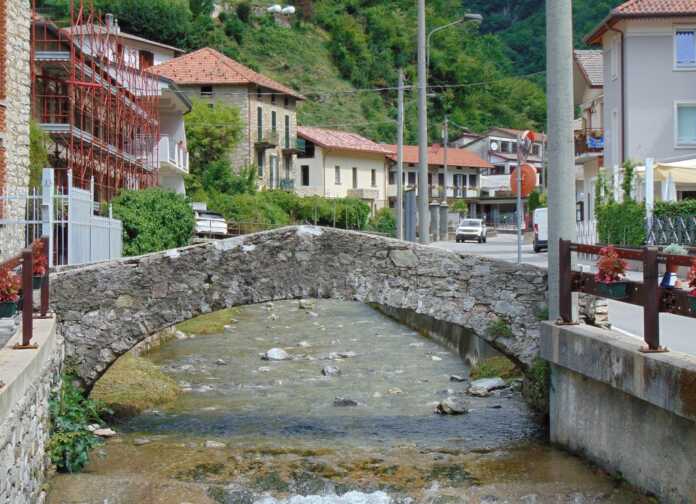 erve parapetti e ponte pedonale riqualficazione 2025 (1) Il ponte pedonale di via Roma