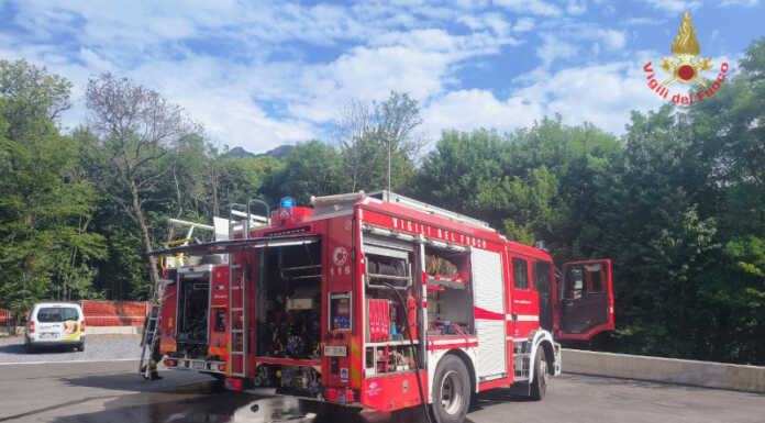 Incendio in un’azienda a Galbiate, Vigili del Fuoco in azione incendio azienda galbiate