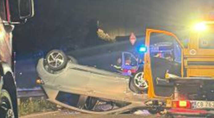 Olgiate Molgora, auto si ribalta nella notte: illeso un 41enne L'auto ribaltata