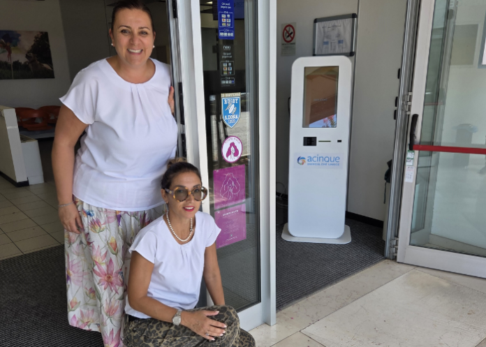 lecco-acinque-punti-viola Uno degli sportelli Acinque diventato Punto Viola