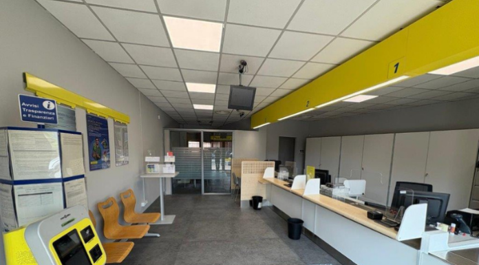 Poste Italiane premia 14 sindaci della provincia di Lecco per la collaborazione negli uffici postali