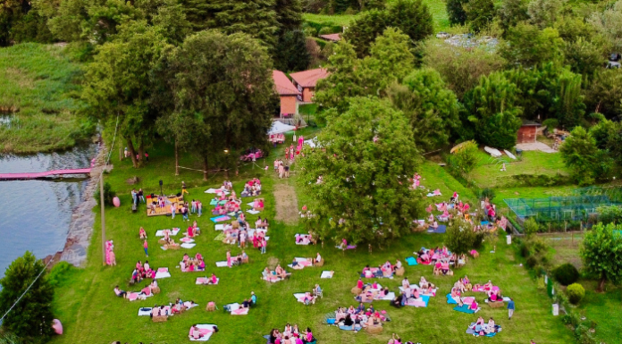 Agatha in Cammino. Pink Nik al lago, un’atmosfera di cuore e solidarietà