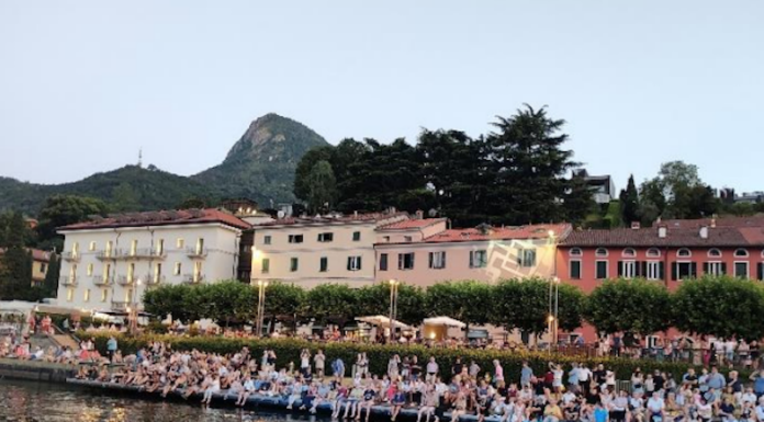 Il palco galleggiante arriva sul lago a Malgrate, a inizio settembre sarà a Lecco