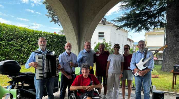 Oggiono, note di gioia alla Rsa Sironi: una mattinata tra musica e sorrisi