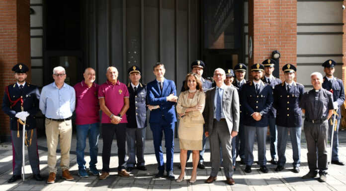 Il Prefetto di Lecco Sergio Pomponio saluta la Polizia di Stato