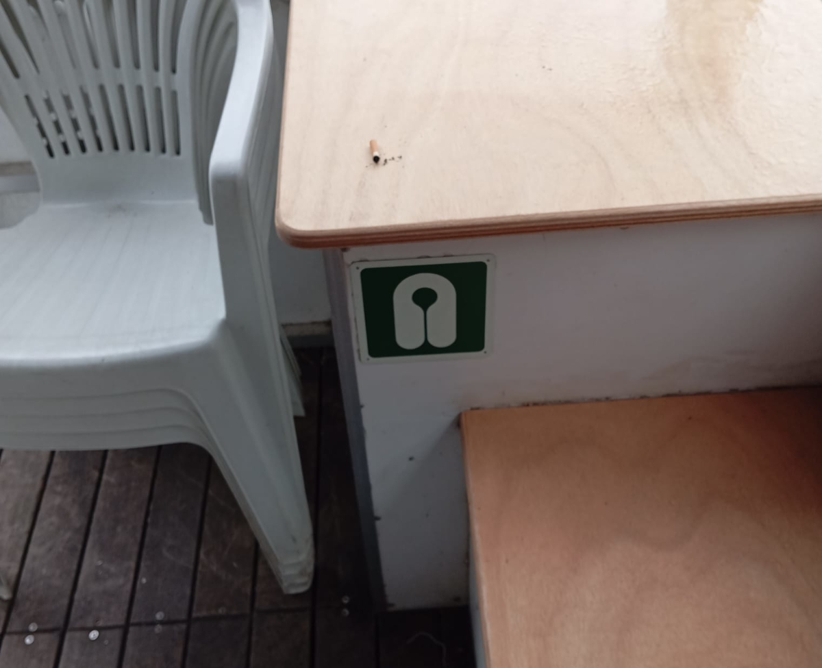 Alcuni dei danni causati dai vandali