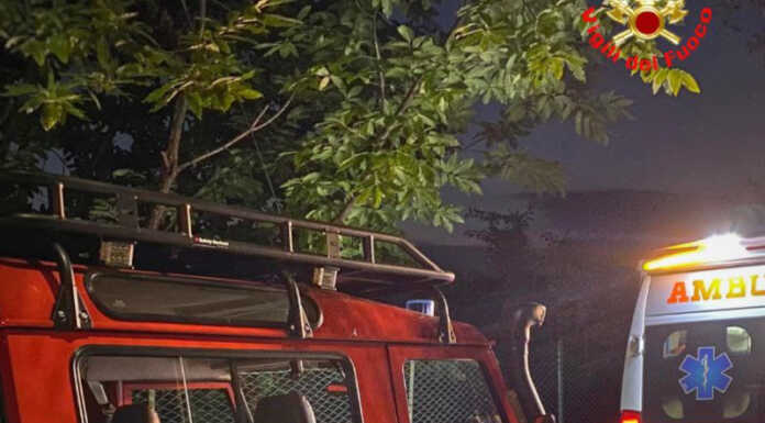 Cade e si fa male nei boschi, escursionista salvato dai Vigili del Fuoco