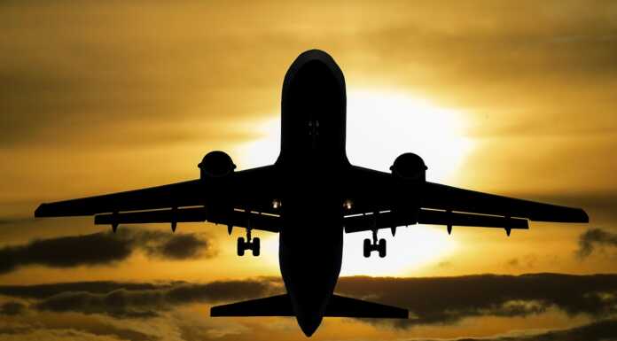 Consumi italiani 1995-2025. Cambia la spesa delle famiglie: più viaggi e innovazione aereo